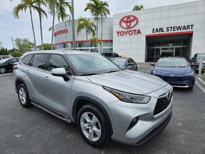 Certified 2022 Toyota Highlander LE