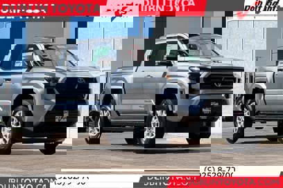 New 2025 Toyota Tacoma SR5