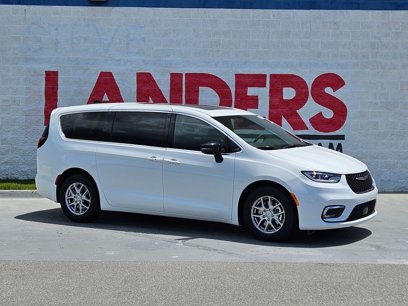 New 2025 Chrysler Pacifica Select