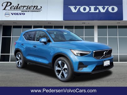 New 2025 Volvo XC40 B5 Core w/ Climate Package