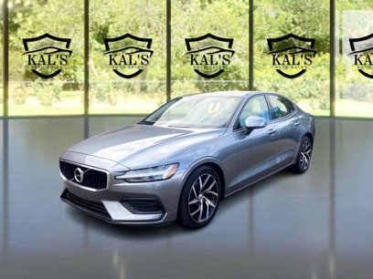 Used 2019 Volvo S60 T6 Momentum w/ Multimedia Package