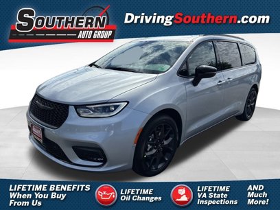 New 2026 Chrysler Pacifica Select w/ S Appearance Package