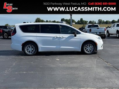 New 2025 Chrysler Pacifica Select