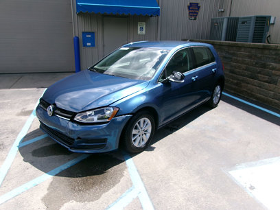 Used 2017 Volkswagen Golf SE