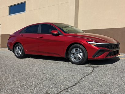 New 2025 Hyundai Elantra SE