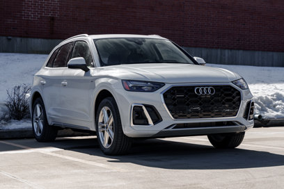 New 2025 Audi Q5 e Premium Plus