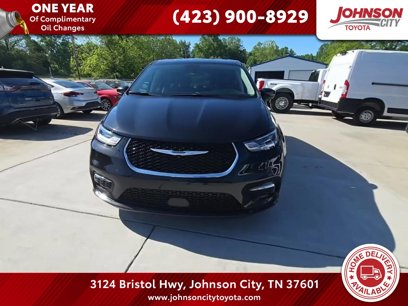 Used 2023 Chrysler Pacifica Touring-L