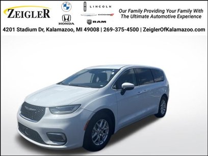 Used 2023 Chrysler Pacifica Touring-L