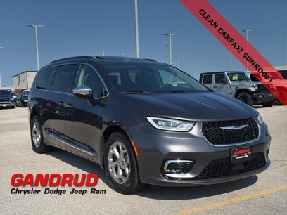 Used 2023 Chrysler Pacifica Limited