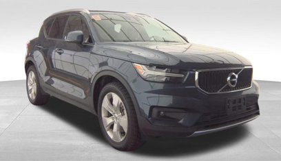 Used 2022 Volvo XC40 T5 Momentum