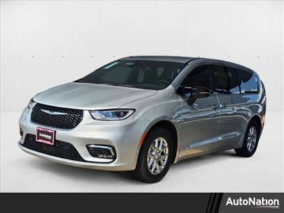 New 2026 Chrysler Pacifica Select