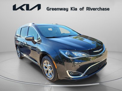 Used 2017 Chrysler Pacifica Limited w/ Advanced Safetytec Group