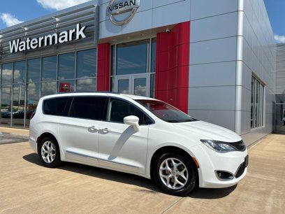 Used 2018 Chrysler Pacifica Touring-L w/ Tire & Wheel Group