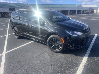Used 2020 Chrysler Pacifica Touring-L w/ Advanced Safetytec Group