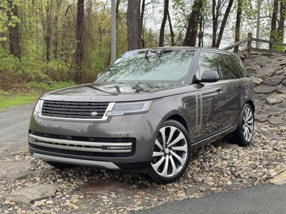 New 2025 Land Rover Range Rover SE
