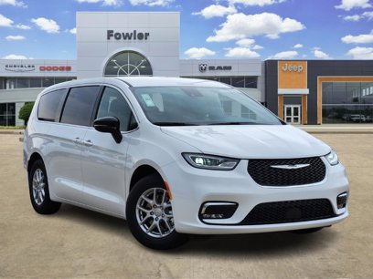 New 2025 Chrysler Pacifica Select