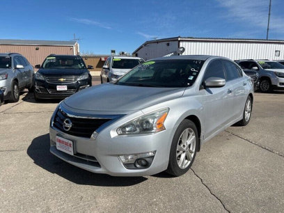 Used 2015 Nissan Altima 2.5 SL w/ Moonroof Package