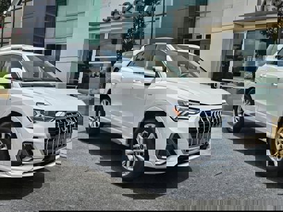 Certified 2025 Audi Q3 2.0T Premium w/ Convenience Package
