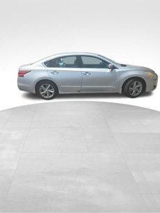 Used 2015 Nissan Altima 2.5 SV w/ Convenience Package