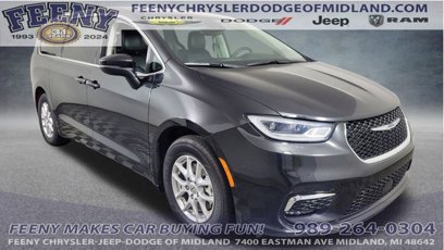 Used 2023 Chrysler Pacifica Touring-L