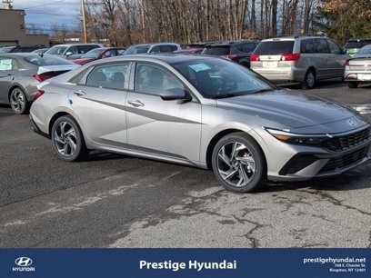 New 2025 Hyundai Elantra SEL w/ Cargo Package