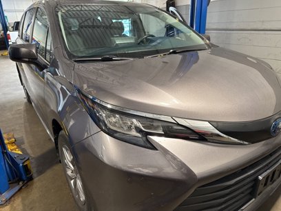 Used 2022 Toyota Sienna XLE