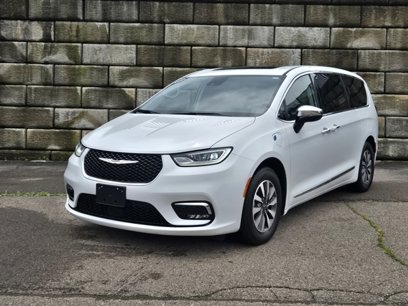 Used 2023 Chrysler Pacifica Limited