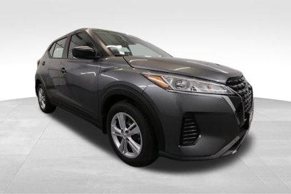 New 2025 Nissan Kicks Play S