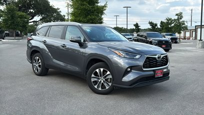 Used 2024 Toyota Highlander XLE