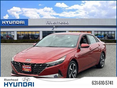 Certified 2022 Hyundai Elantra Limited w/ Preferred Accessory Package