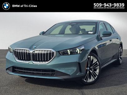 New 2025 BMW 530i xDrive w/ Premium Package