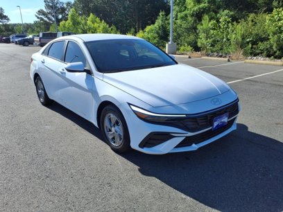 Used 2025 Hyundai Elantra SE