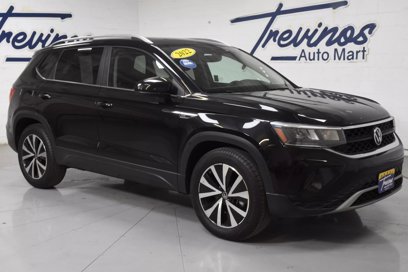 Used 2022 Volkswagen Taos SE w/ Panoramic Sunroof Package