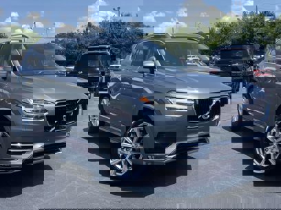 Used 2018 Volvo XC90 T6 Momentum w/ Momentum Plus Package
