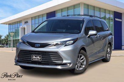 Used 2022 Toyota Sienna XLE