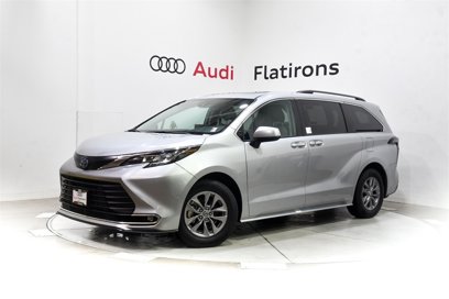 Used 2023 Toyota Sienna XLE