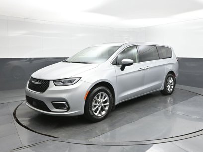 Used 2023 Chrysler Pacifica Touring-L