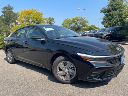 New 2025 Hyundai Elantra SE