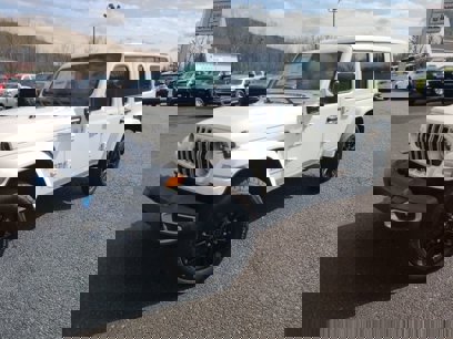 New 2024 Jeep Wrangler Unlimited Sahara w/ Technology Group