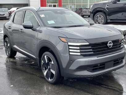 New 2025 Nissan Kicks SR w/ Illumination Package