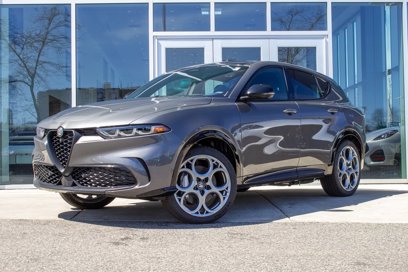 New 2025 Alfa Romeo Tonale w/ Premium Package