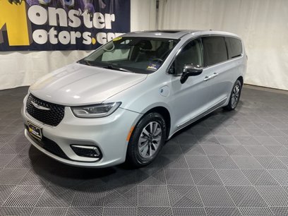 Used 2023 Chrysler Pacifica Limited