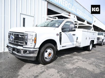 New 2024 Ford F350 XL w/ XL Chrome Package
