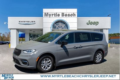 New 2025 Chrysler Pacifica Select