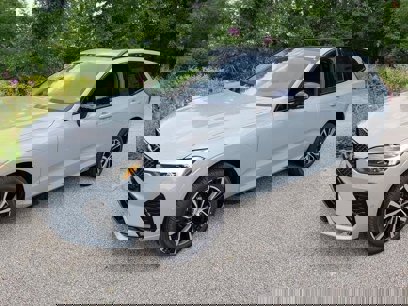 New 2025 Volvo XC60 B5 Plus w/ Protection Package Premier