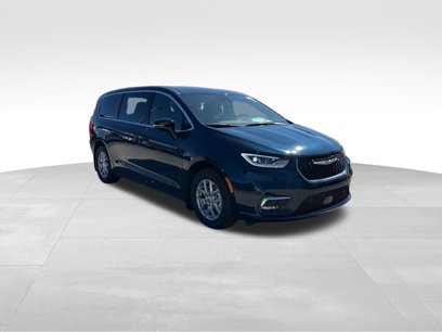 New 2025 Chrysler Pacifica Select