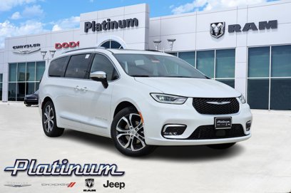 New 2025 Chrysler Pacifica Pinnacle w/ Trailer Tow Group