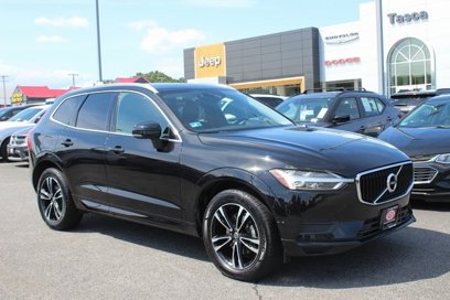 Used 2019 Volvo XC60 T5 Momentum w/ Multimedia Package