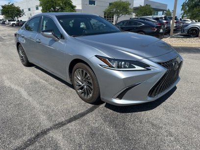 Used 2024 Lexus ES 300h w/ Luxury Package
