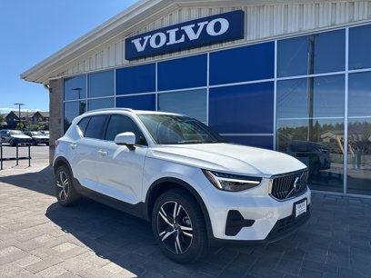 Used 2025 Volvo XC40 B5 Core